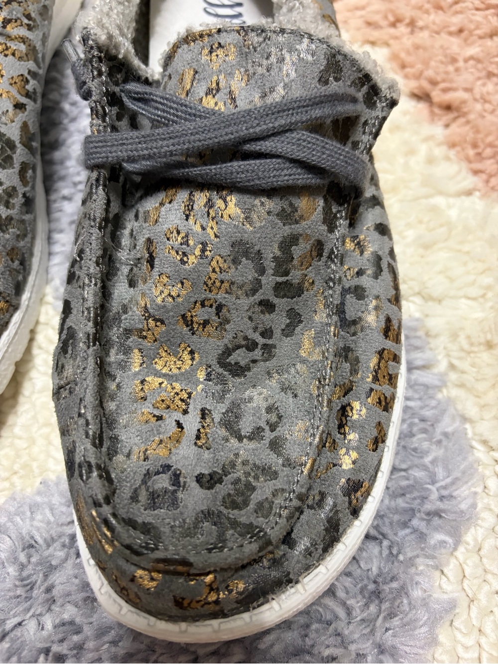 Gypsy Jazz Women’s Gray Leopard Slip-On Sneakers with Gold Accents. Size 9.5 - Picture 3 of 6